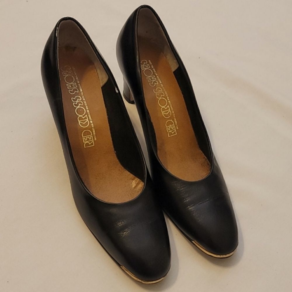 Red cross vintage pumps size 8
